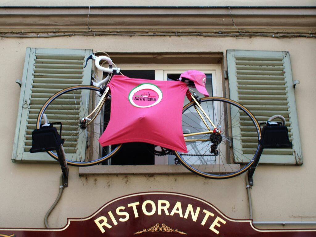 Giro d’Italia ristorante (copyright Simon MacMichael)
