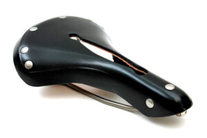 Rivet Pearl saddle