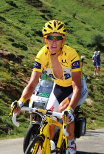 Andy Schleck after dropping his chain on the Port de Bal&egrave;s &copy; PhotoSport International.jpg