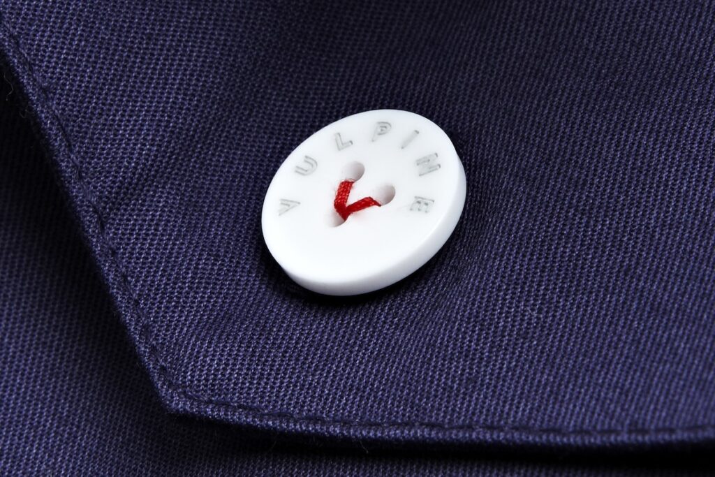 Vulpine v-stitch button