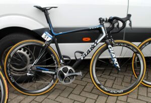 Team Blanco’s Giant Propel and TCR Advanced SL race bikes