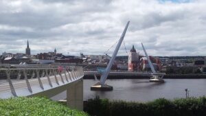 Peace Bridge Derry-Londonderry (picture Northerncounties, Wikimedia Commons)