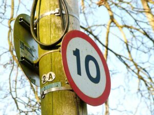 10 mph speed limit sign  pic-Albert Bridge