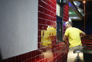 Cyclist at McDonalds (Flickr Creative Commons)