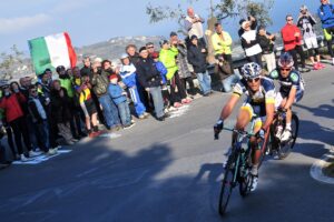 Hoogerland on the Cipressa (&copy; Daniele Badolato, LaPresse via RCS Sport)