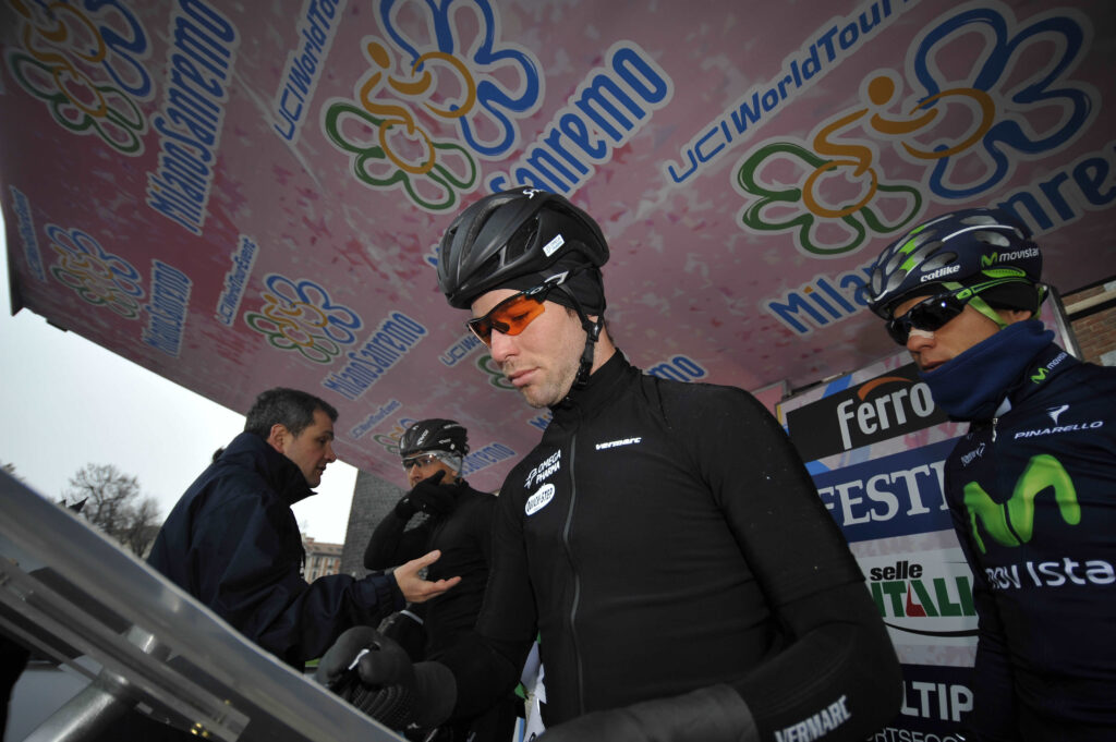 Mark Cavenidsh signs on for 2013 Milan-San Remo (copyyright Gian Mattia D’Alberto, LaPresse)