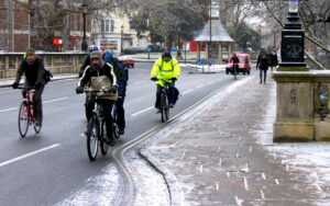 Winter cycling (CC licensed by tejvanphotoa via Flickr)