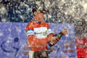 Simon Gerrans celebrates winning the 2012 TDU (photo Santos Tour Down Under:Regallo)