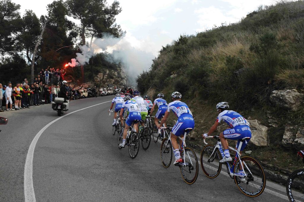 11 Lead group on the ascent of the Cipressa LaPresse RCS Sport .jpg