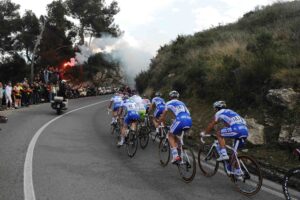 11 Lead group on the ascent of the Cipressa LaPresse RCS Sport .jpg