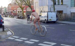 AA naked rider crop(&copy; aathinkbikes)