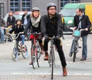 Commuters (CC licensed image by kube414:Flickr)