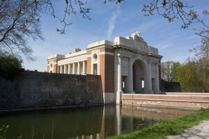 Menin Gate, Ypres (CC licensed 3.0 on Wikimedia Commons by Johan Bakker