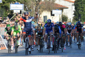 Pelucchi wins Tirreno Stage 2 sprint (picture LaPresse)