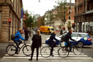 Cyclists in Copenhagen (CC licensed image by acf_windy:Flickr)