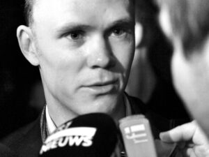 05 Chris Froome at the TDF 2013 launch © Simon MacMichael