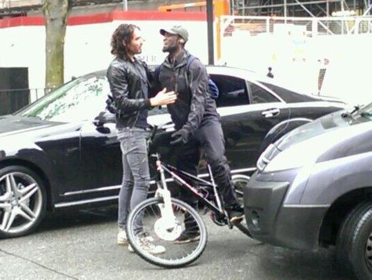 Russell Brand hugs a cyclist (pic @Joe Stas)