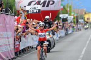 Emma_Pooley_wins_Stage_6_of_2014_Giro_Rosa_(picture_credit_Giro_Rosa)