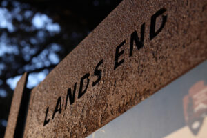 Land&rsquo;s End (CC BY-NC-SA 2.0 licence by Tito Perez:Flickr)