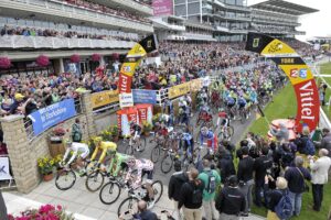 TdF 2014 Stage 2 leaves York racecourse (picture credit Welcome to Yorkshire letouryorkshire.com)