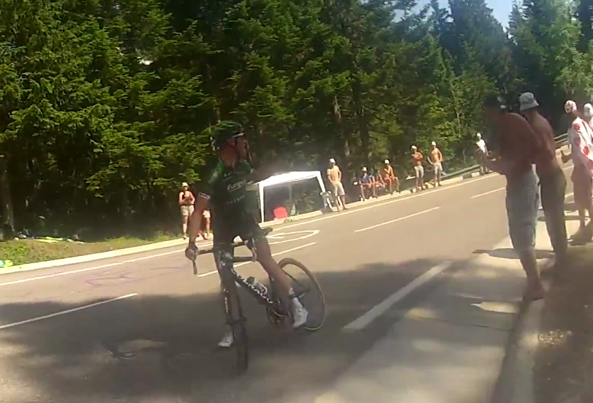 Thomas Voeckler stops for a full and frank exchange of views with Dutch fans