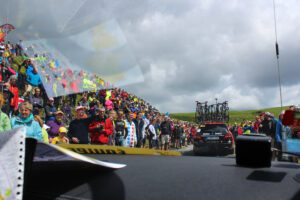 View from the team car - 16 crowds