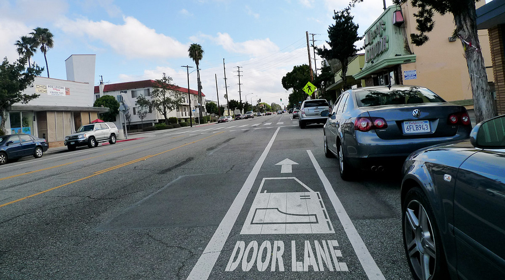 Door Lane (CC BY-NC 2.0 licensed by Gary Cavanaugh:Flickr)