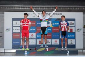 Igor_Decraene_after_winning_World_Championship_Junior_Time_Trial_(picture_Toscana_2013)
