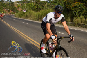 Mario Cipollini leads the Oceano a Oceano-Panama Gran Fondo 2014 (CC BY-SA 2.0 licence by nuestrociclismo.com)