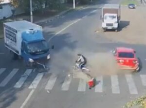 Russian lorry and car collision YouTube still