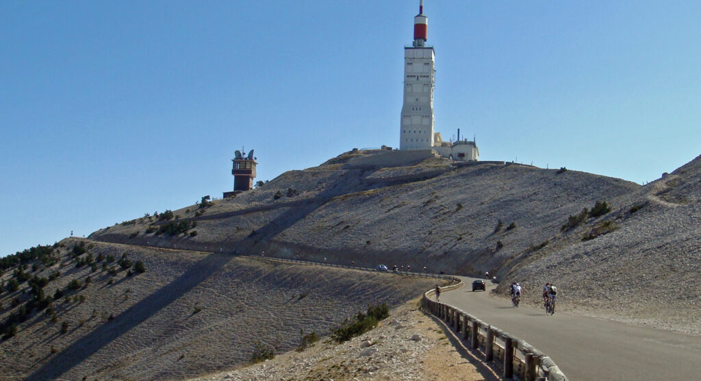 The road to the Ventoux summit (CC BY-NC 2.0 by will_cyclist:Flickr)