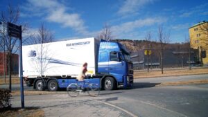 Volvo blind spot system 2.jpg