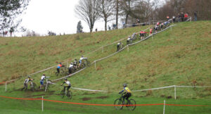 09 SCX Champs – Youth riders hit the run up for the first time (pic – Andy Wardman)