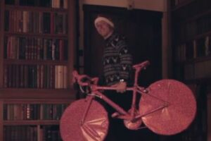 Sir Chris Hoy in Evans Cycles Christmas 2014 ad YouTube still