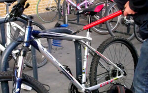 A BTP officer shows how easy a cheap lock is to cut