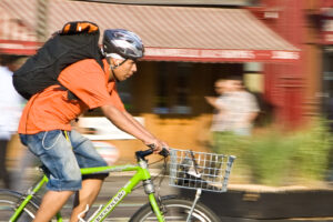 A New York bike messenger (by-nc-nd licensed by Xin Qiao:Flickr)