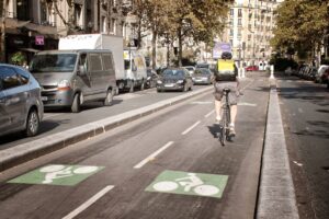 Paris segregated cycle lane (copyright Simon MacMichael)