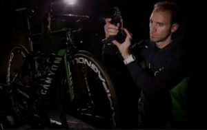 Alejandro Valverde in Movistar band (YouTube still)