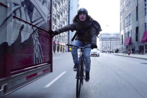 Bike messenger v taxi