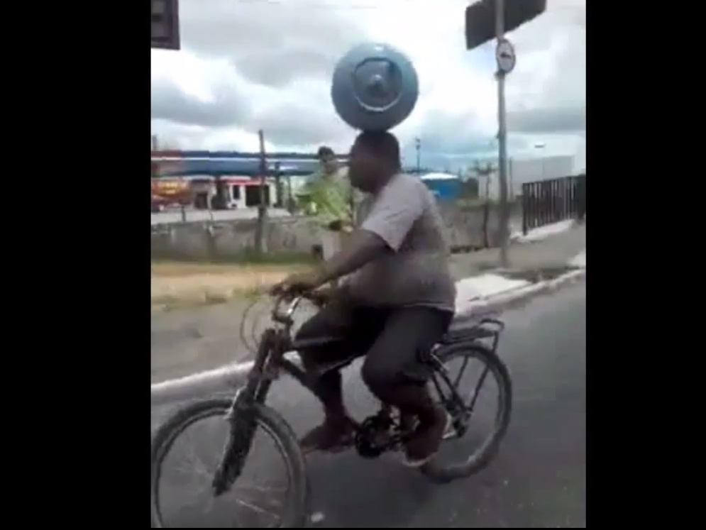 Gas bottle trackstand