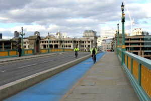Segregated cycle lane in London (CC BY-NC-SA 2.0 Alan Perryman:Flickr)