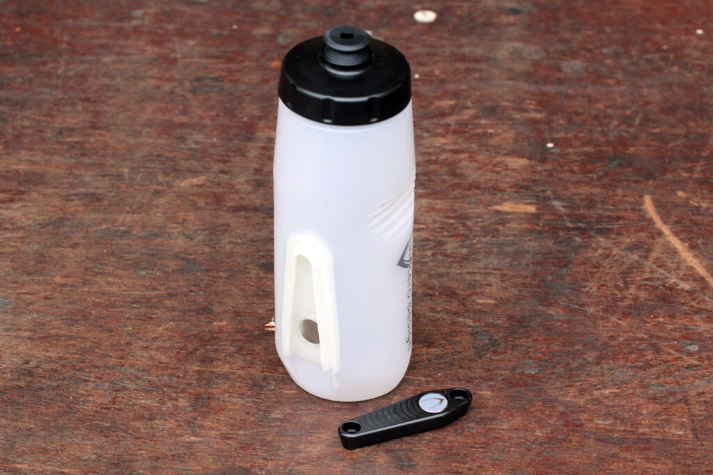 Vincero Design Stratus 24 bottle and Edge 16 mount