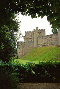 Warwick Castle (picture credit Pam Brophy:Wikimedia Commons).jpg