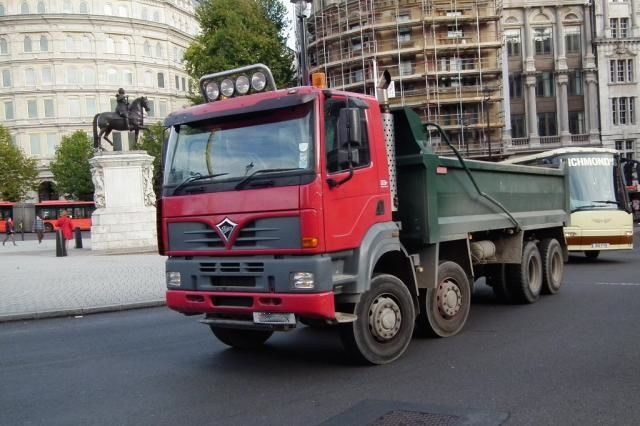 Tipper truck 2 (CC licensed by kenjonbro)