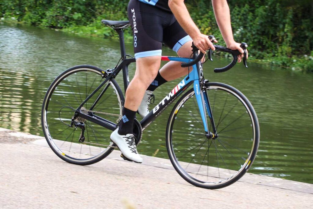 btwin_ultra_900_cf_105_-_riding_3.jpg