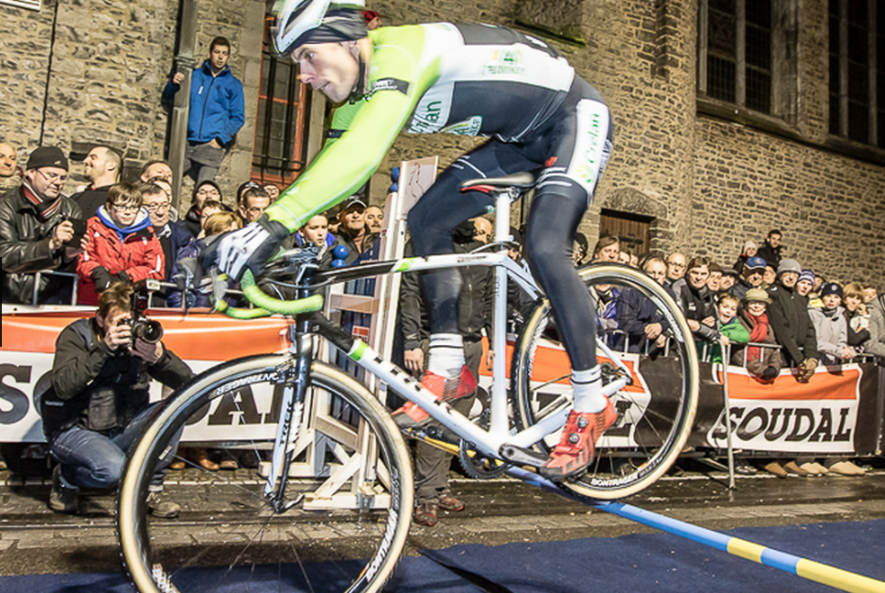 cyclocross hurdles (foto Alain Buyck).png