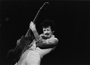 Carlos Santana (licensed on Flickr under CC BY SA 2.0 by David Gans)