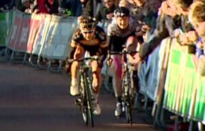 Spectator grabs Loren Rowney’s bike (source RTV Drentse video screenshot)