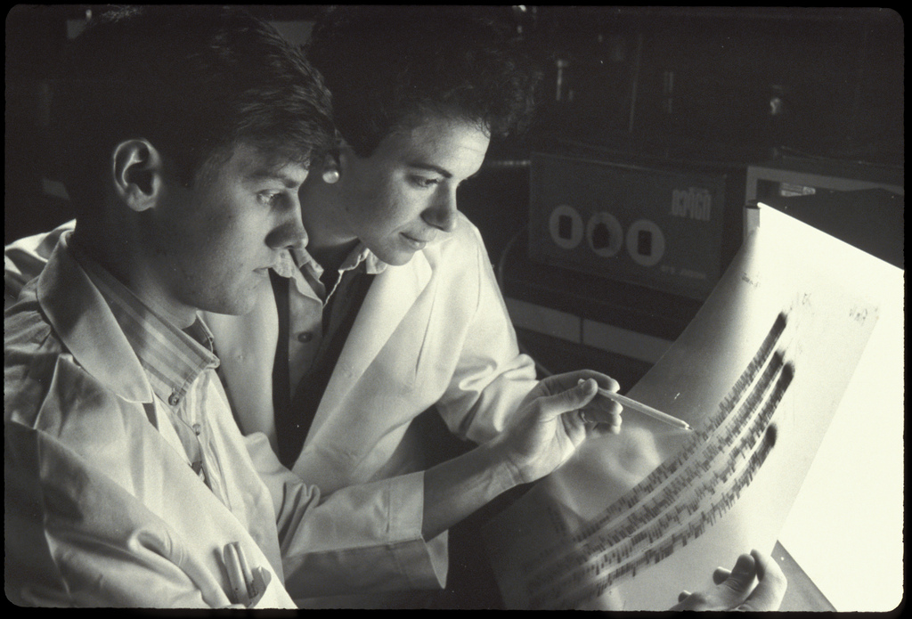 Researchers (CC BY-NC-ND 2.0 Sandra Carbajal|Flickr).jpg