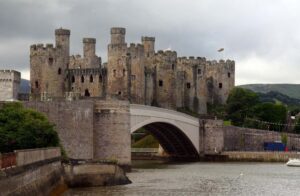 Conwy Bridge and Castle (licensed under CC BY-SA 2.0 on Geograph.org.uk by Steve Daniels)
